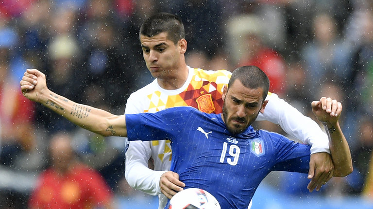 Đội hình kết hợp TBN & Italia: La Roja 'bay' trên điểm tựa Azzurri