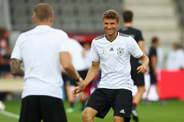 Muller lao vào tập luyện, hòng ghi điểm trước Joachim Low