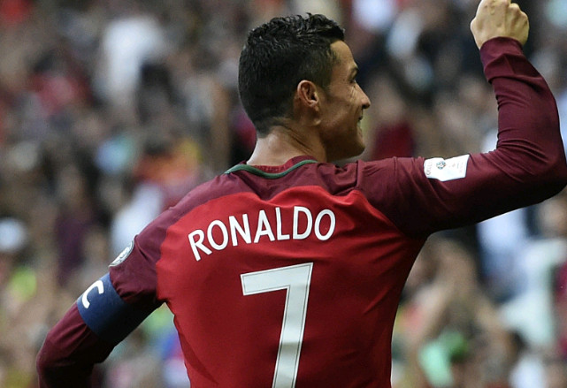 Phá lưới Đảo Faroe, Ronaldo chính thức vượt mặt Pele