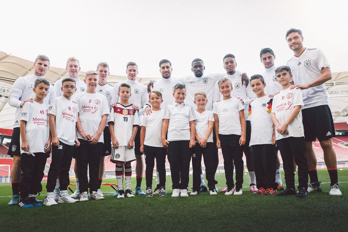 Ảnh bài viết Người Đức làm gì trước giờ có vé đến Nga?