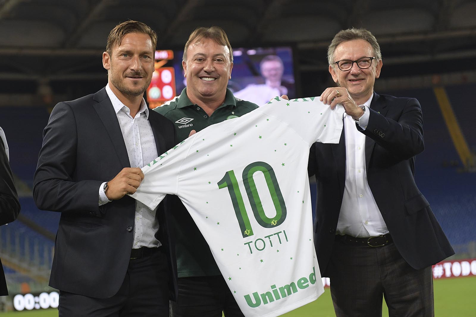 Những khoảnh khắc đáng nhớ sau trận đấu giữa Roma và Chapecoense