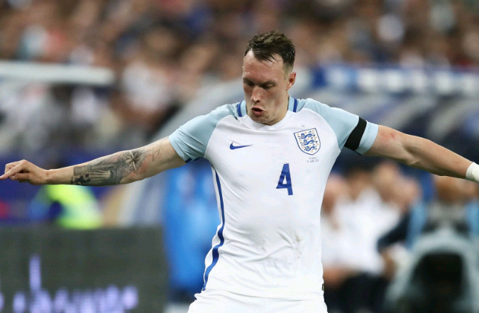 "Phil Jones là trung vệ số 1 nước Anh"