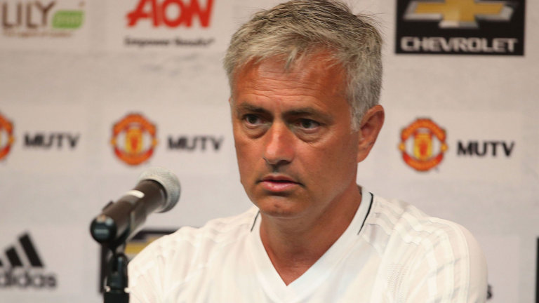 Mourinho quyết phá kỉ lục của Sir Alex tại Champions League