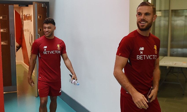 Ảnh bài viết Chamberlain theo sát Henderson trong ngày đầu đến Melwood