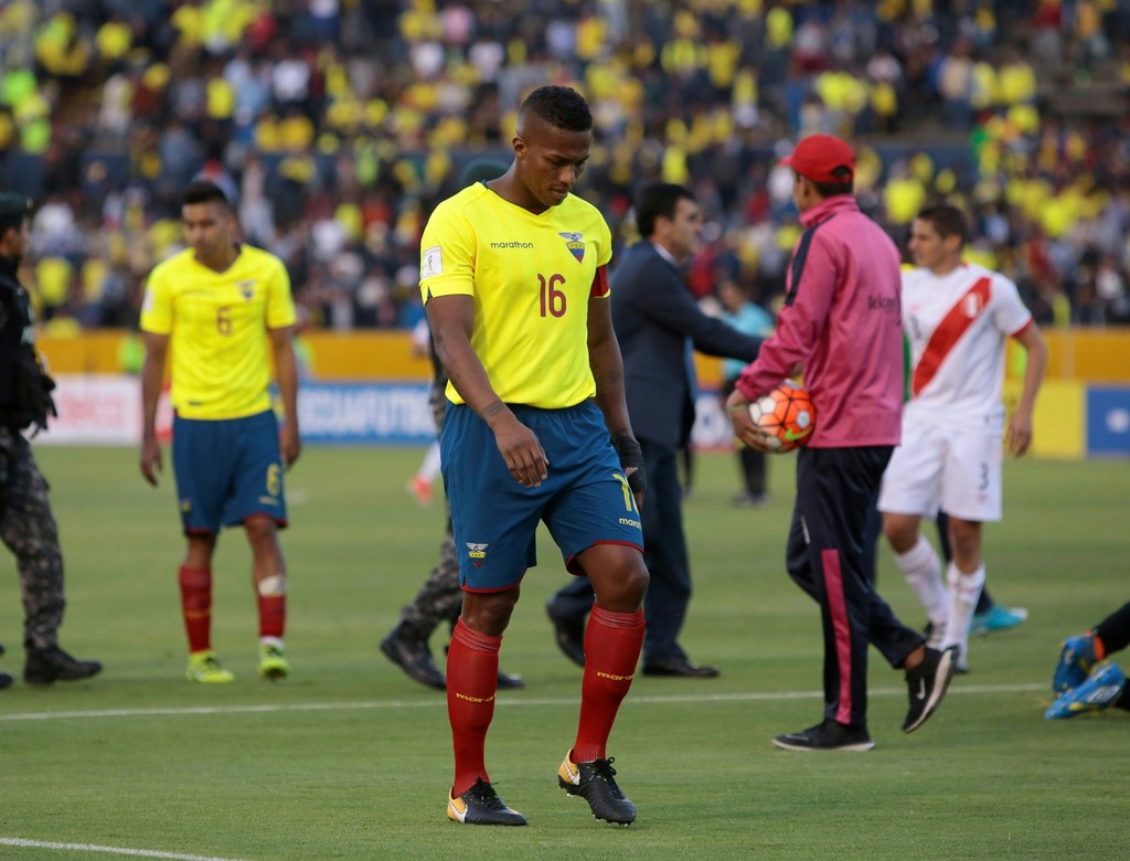Ecuador 1-2 Peru: Valencia cúi đầu nhìn Peru bay vào Top 4