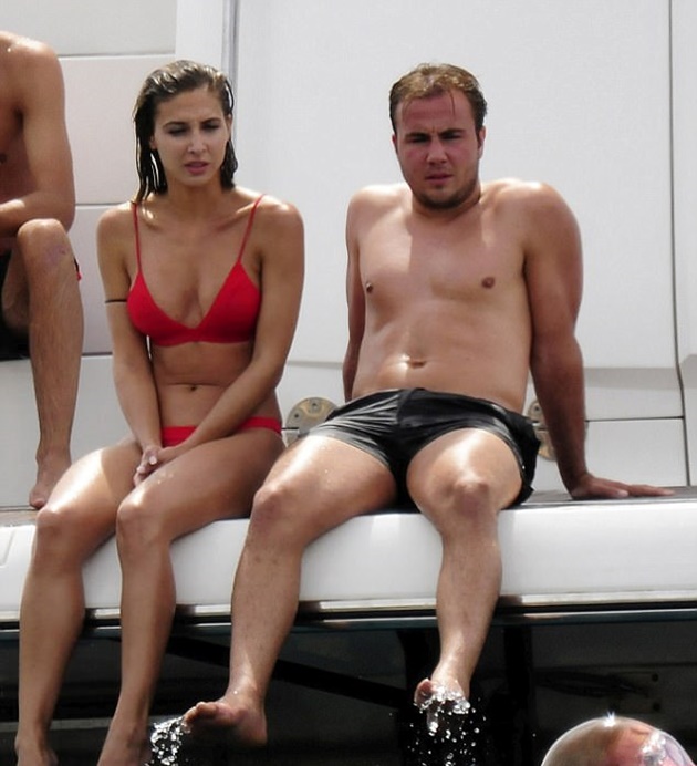 Mario Gotze "phát tướng" khi đi nghỉ ở Majorca