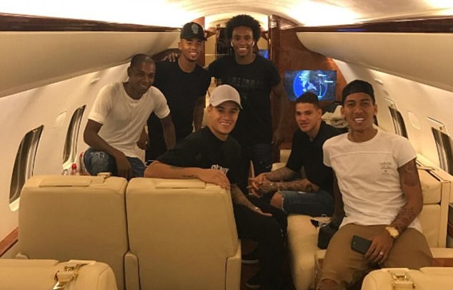 Ảnh bài viết Neymar và dàn sao Brazil rạng rỡ quay trở lại châu Âu