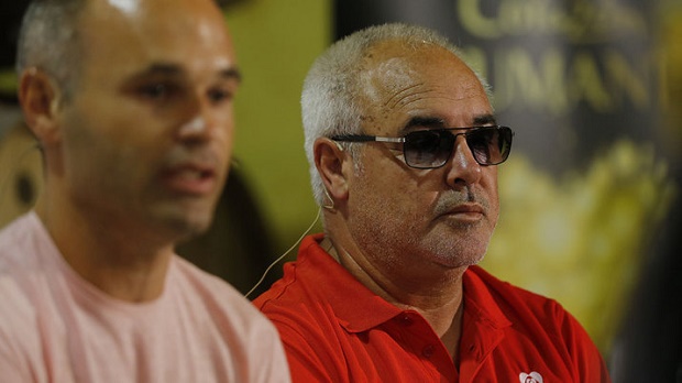 Ảnh bài viết Cha Iniesta lên tiếng, CĐV Barca có thể yên lòng