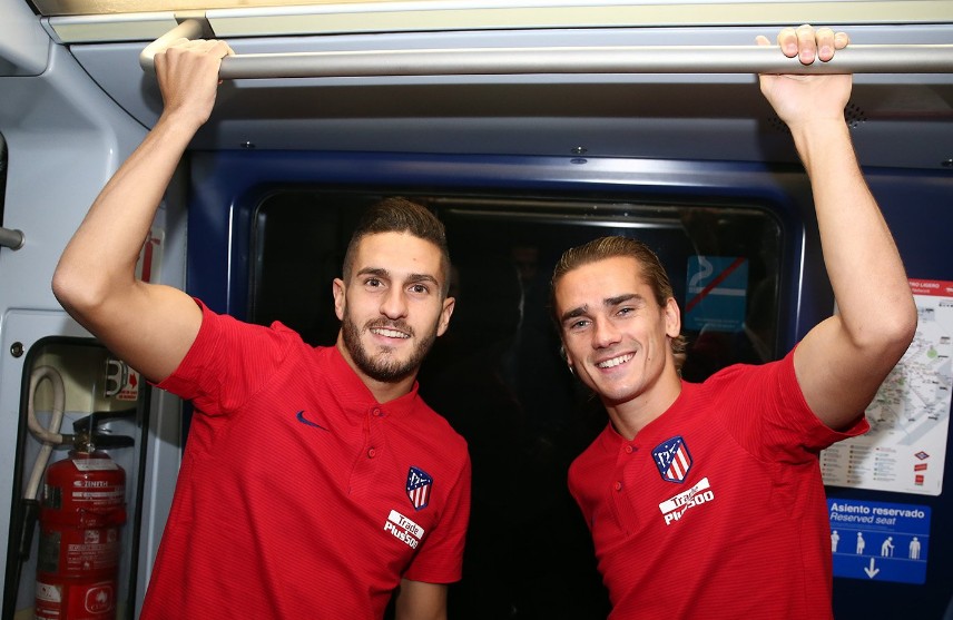 Ảnh bài viết Griezmann, Koke thích thú đi tàu điện đến Wanda Metropolitano