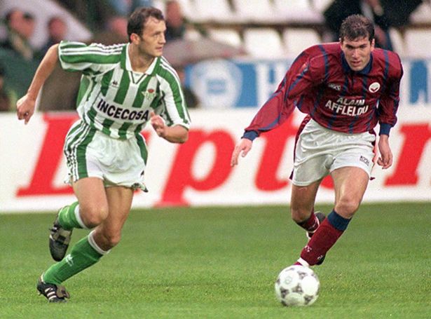 KHÓ TIN: Sir Alex từ chối cơ hội đưa Zidane về M.U