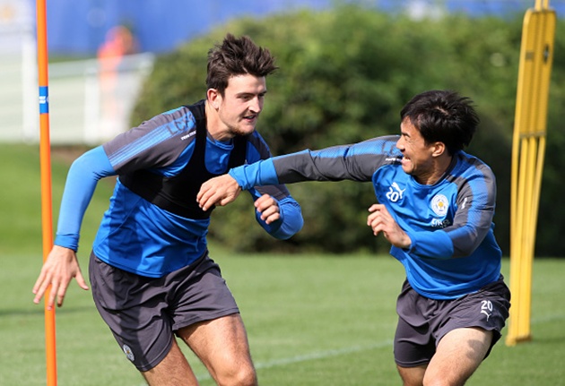 Ảnh bài viết Okazaki chơi trò "cút bắt" trong buổi tập của Leicester