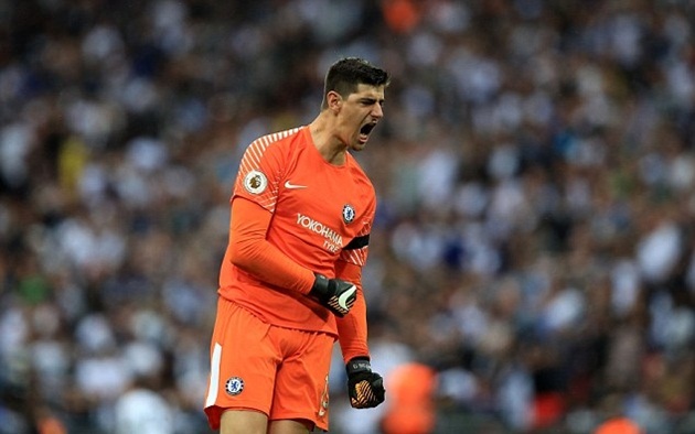 Ảnh bài viết Thibaut Courtois ngẫu hứng lập siêu phẩm trên sân tập