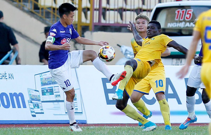 Ảnh bài viết Tổng hợp sau vòng 17 V-League 2017: FLC Thanh Hóa bị Hà Nội FC phả hơi nóng vào gáy