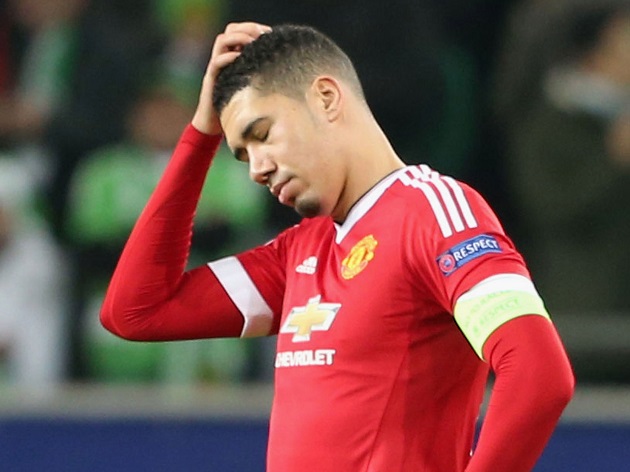 Ảnh bài viết CĐV Quỷ đỏ "lạnh người" khi Mourinho để Chris Smalling đá chính