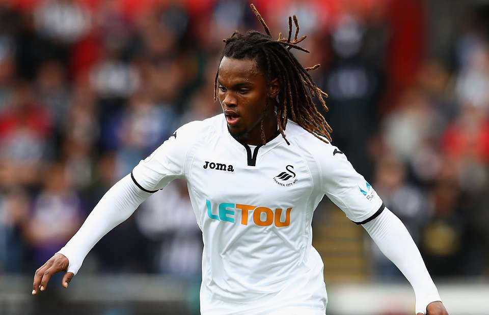 Mới một trận, 'Cậu bé vàng' Sanches đã nhận 'đủ gạch' từ CĐV Swansea