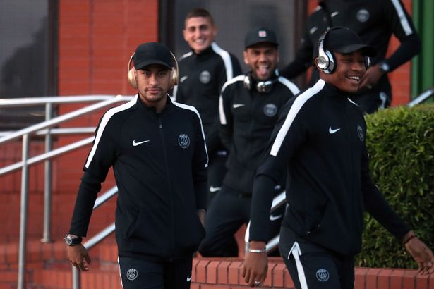 Mbappe & Neymar dẫn đầu đoàn quân PSG đổ bộ Glasgow