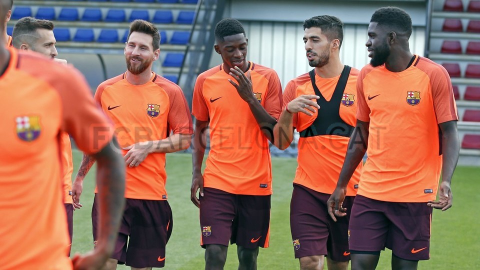 Ảnh bài viết Vừa chào sân, Dembele đã kết thân với Suarez và Messi