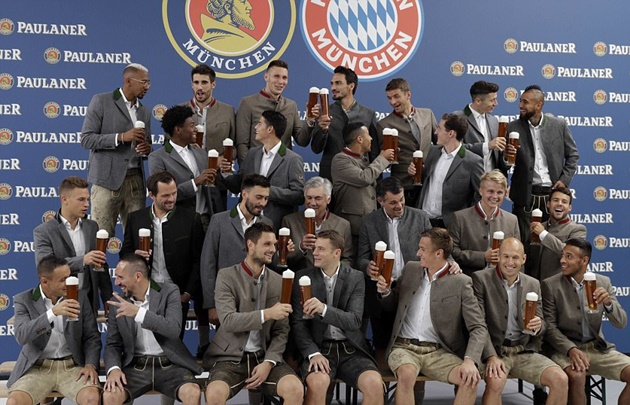 Ảnh bài viết Ancelotti "chén thù chén tạt" trong lễ hội bia của Hùm xám