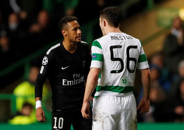 Neymar từ chối bắt tay, thách thức đối thủ sau trận thắng
