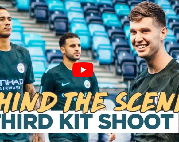 Dàn sao Man City tạo dáng cực chất khoe áo đấu thứ 3