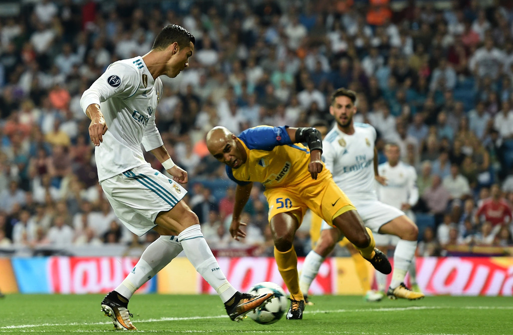 Ronaldo có cú đúp, Real Madrid thắng dễ APOEL Nicosia