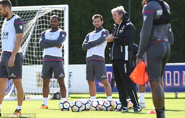 Ảnh bài viết Roy Hodgson lần đầu 'lên lớp', Crystal Palace quyết vượt 'vũ môn'