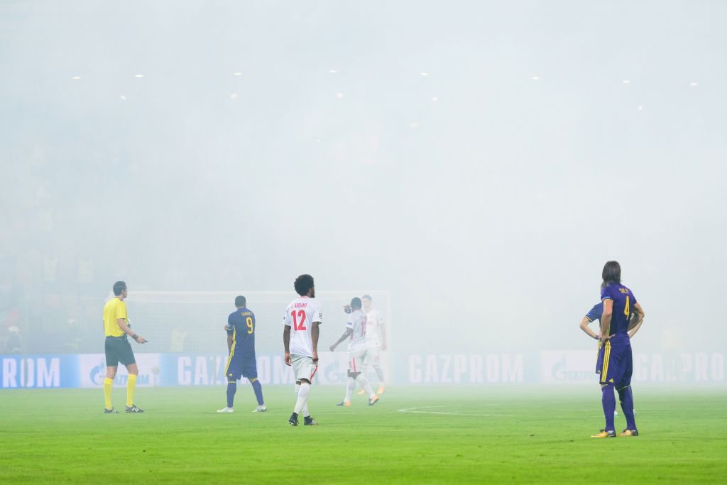 Sân nhà của Maribor ngập trong "khói lửa" ở Champions League