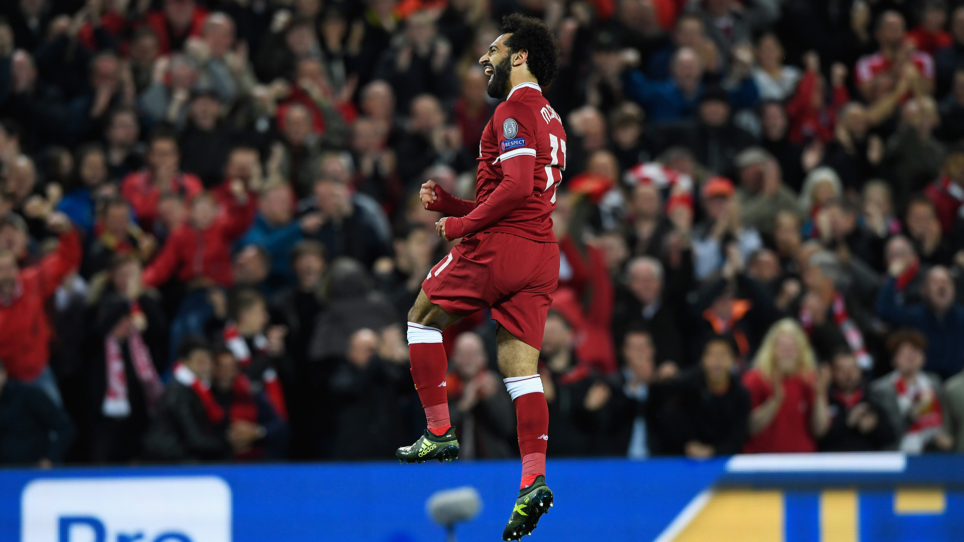 Salah đánh bại cả Messi lẫn Ronaldo, UEFA đang đùa?