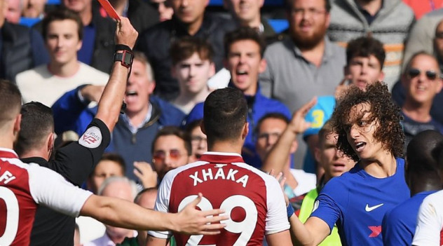 Ảnh bài viết CĐV Chelsea tranh cãi nảy lửa vì chiếc thẻ đỏ của David Luiz