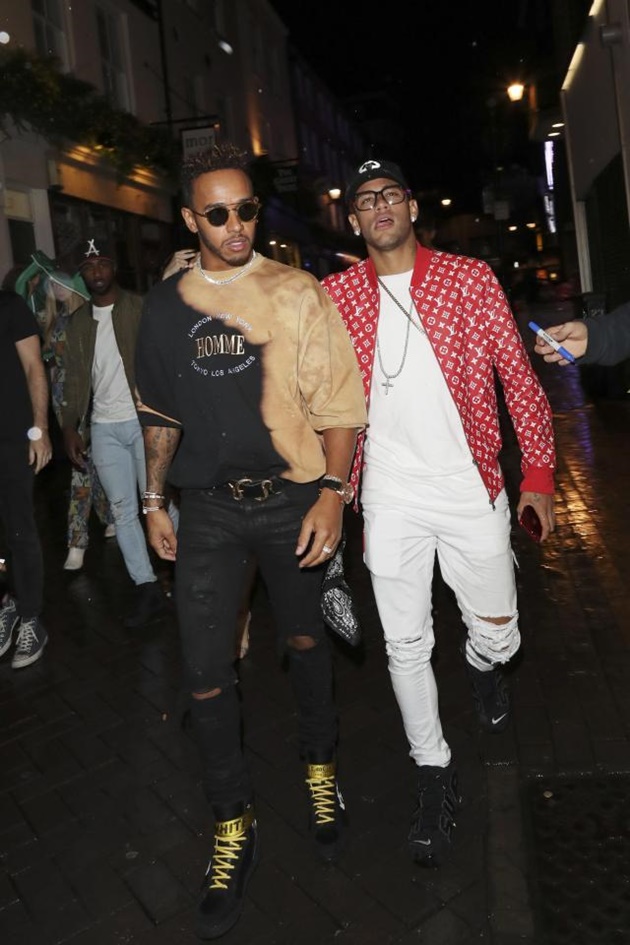 Neymar bị phát hiện "cặp kè" với Lewis Hamilton