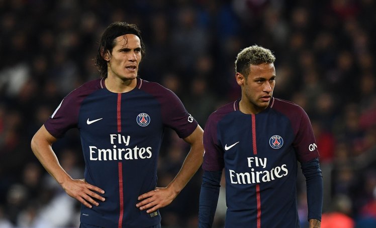 Balotelli: "Neymar cần gì phải xin đá penalty"