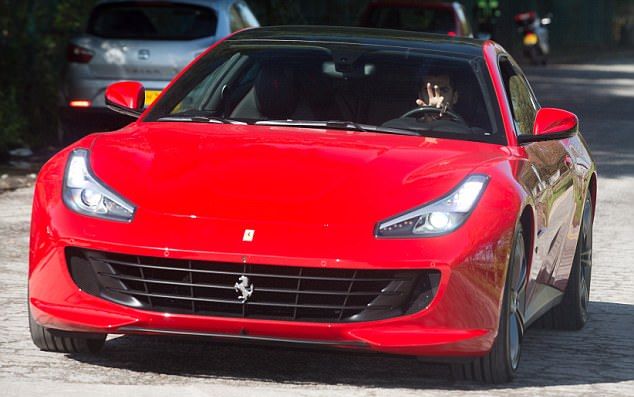 Ảnh bài viết Dàn sao Quỷ đỏ lại khoe dàn siêu xe cực 'chất'