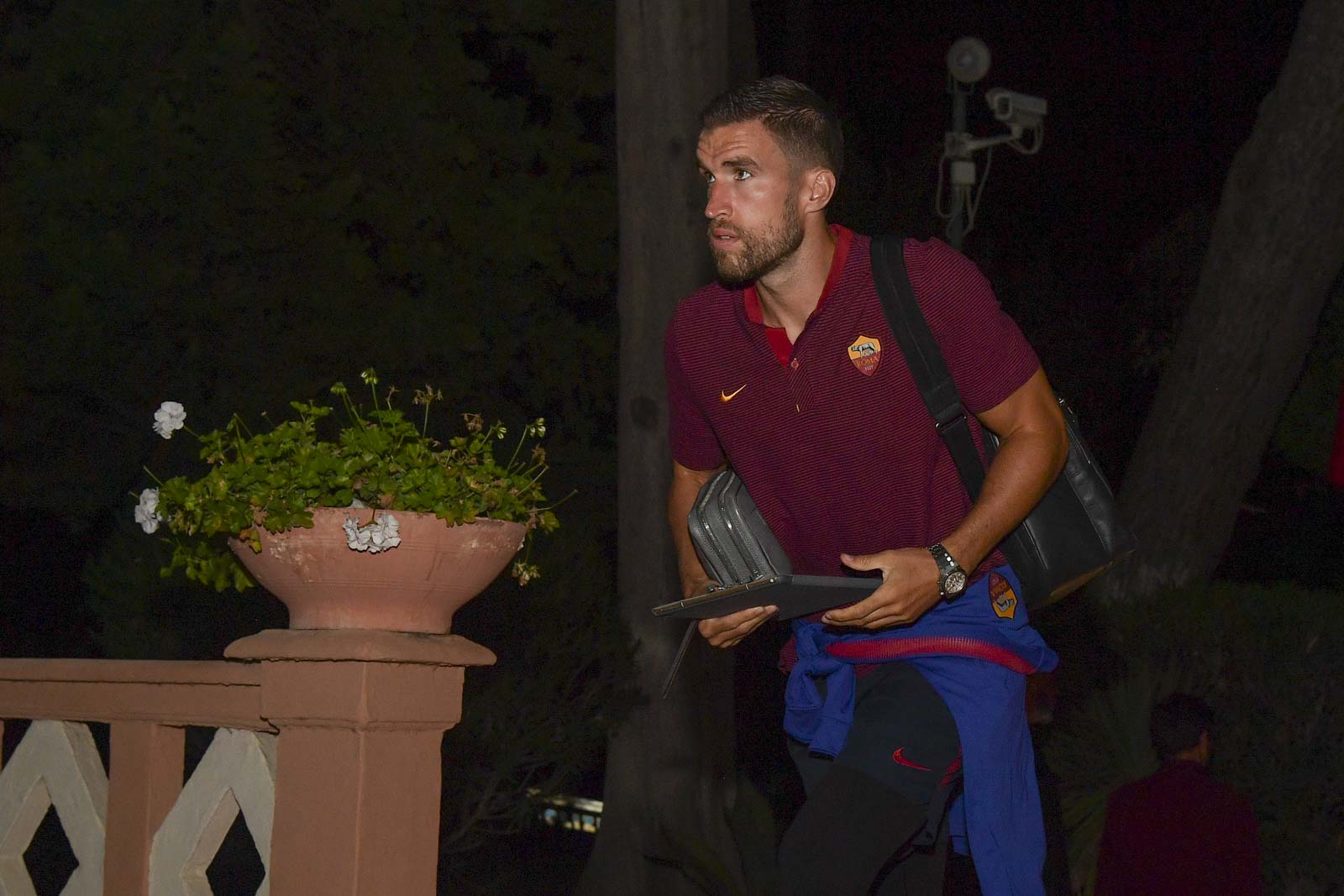 Ảnh bài viết Tiết kiệm, Roma 'hành xác' các cầu thủ trên đường đến Campania