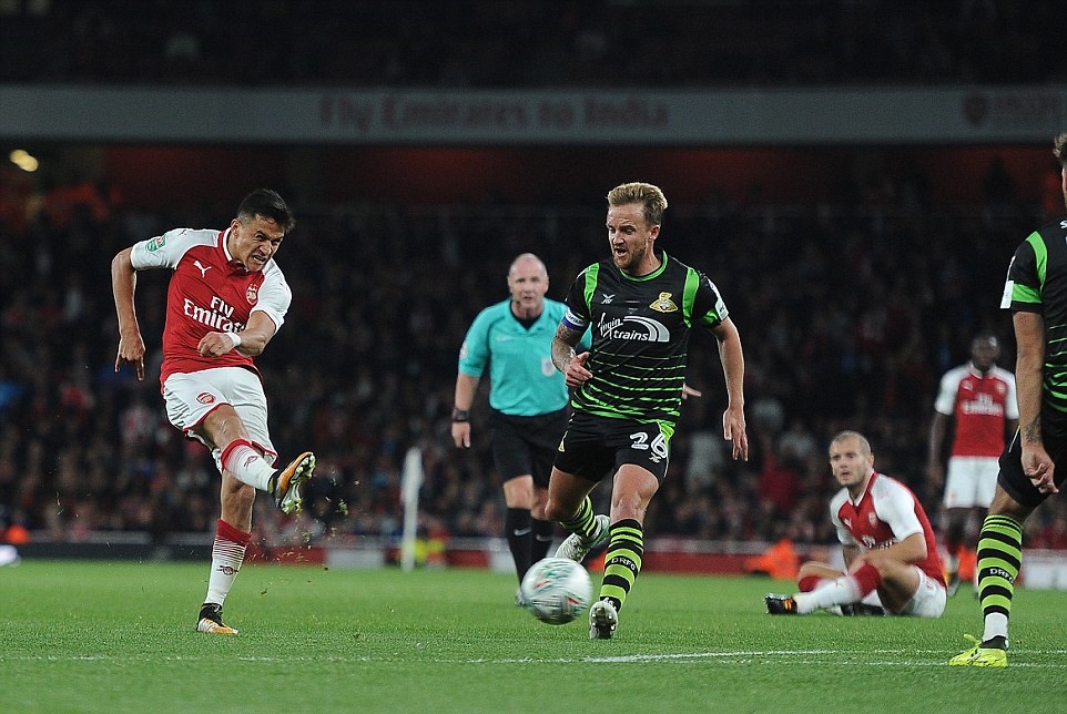 Arsenal 1-0 Doncaster Rovers: Vị khách đặc biệt