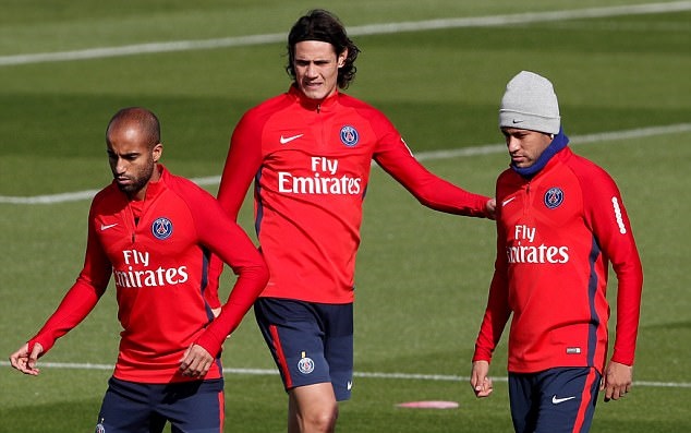 Ảnh bài viết Cavani 'đụng chạm' Neymar trong buổi tập của PSG