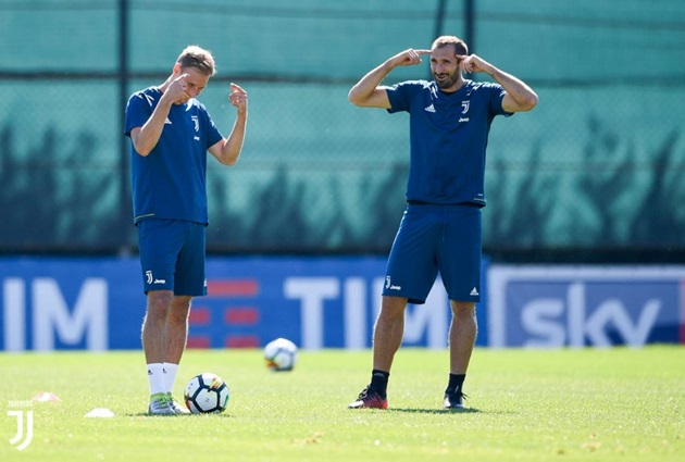 Chiellini 'ra dấu' tập trung trước trận derby thành Turin