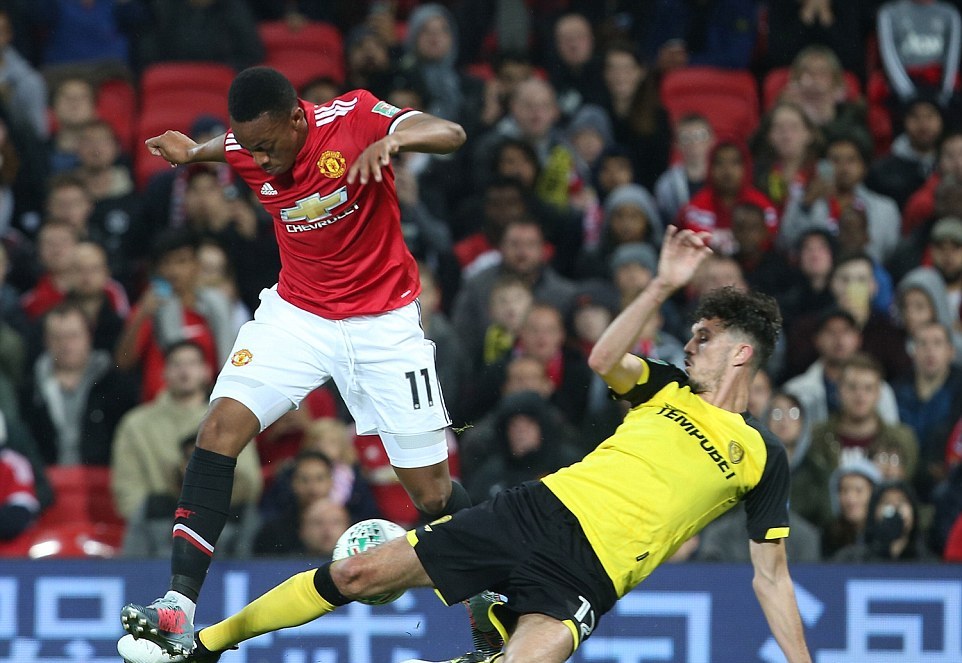 Rashford, Martial cùng ghi bàn, Quỷ đỏ hủy diệt Burton Albion