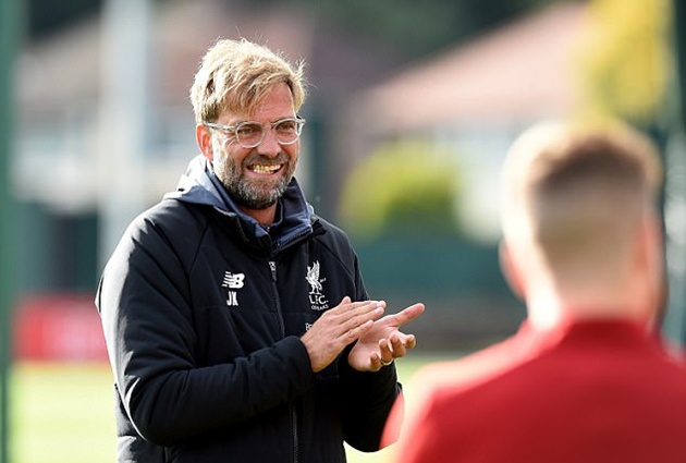Ảnh bài viết Bật bãi ở Cúp Liên đoàn, Klopp vẫn rạng rỡ trên sân tập 