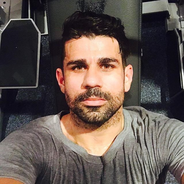 Ảnh bài viết Diego Costa rạng ngời ở sân bay Madrid, sẵn sàng "về nhà"