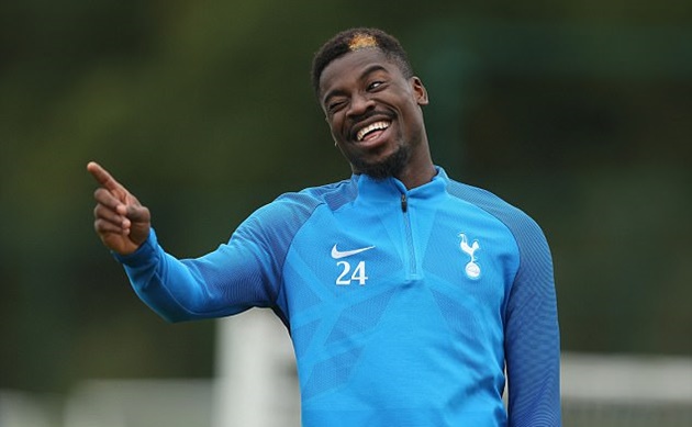 Ảnh bài viết Được Pochettino tin dùng, Aurier cười khoái trá trên sân tập