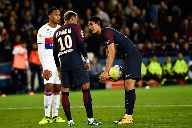 NÓNG: Hậu đại chiến với Cavani, Neymar bị loại khỏi đội hình PSG