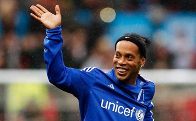 Ronaldinho lập cú đúp đẳng cấp tại Premier Futsal