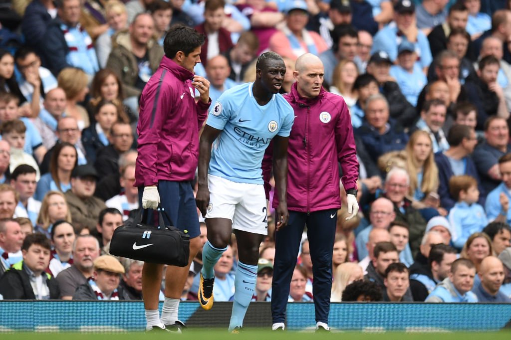 Man City cầu nguyện về chấn thương trụ cột