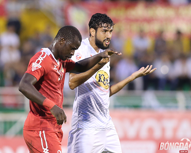 Ảnh bài viết Sao CLB TP.HCM và đồng đội Công Phượng liên tục "kiếm chuyện" khiêu khích nhau 