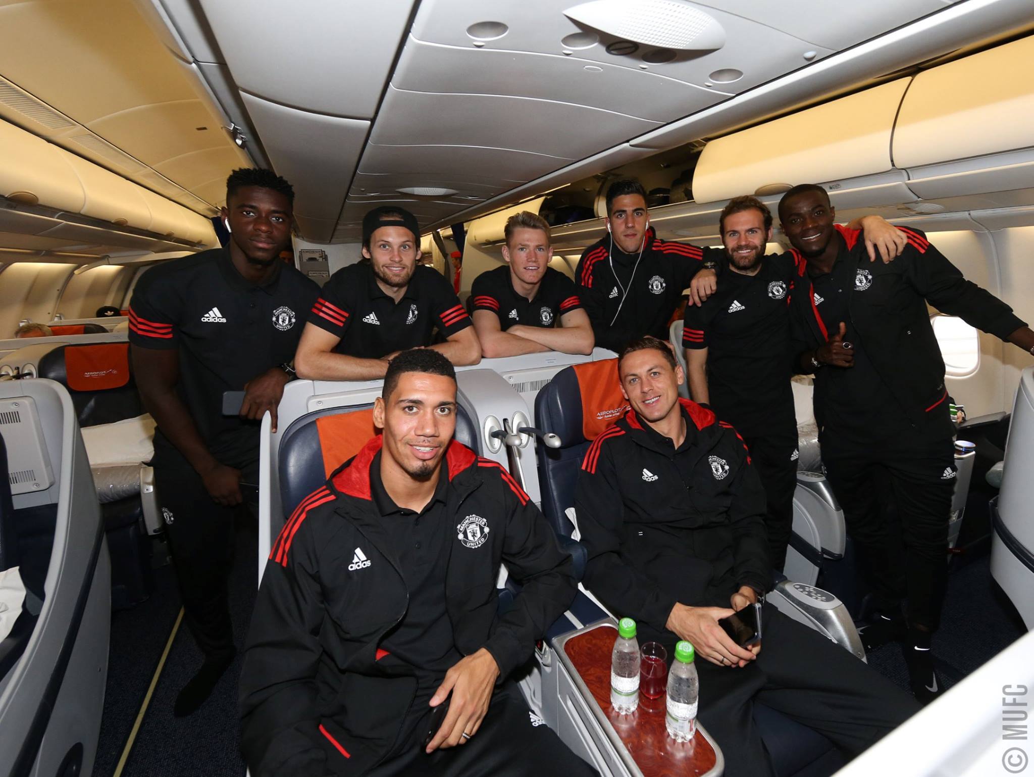 Ảnh bài viết Thầy trò Mourinho hí hửng đáp máy bay đến Nga