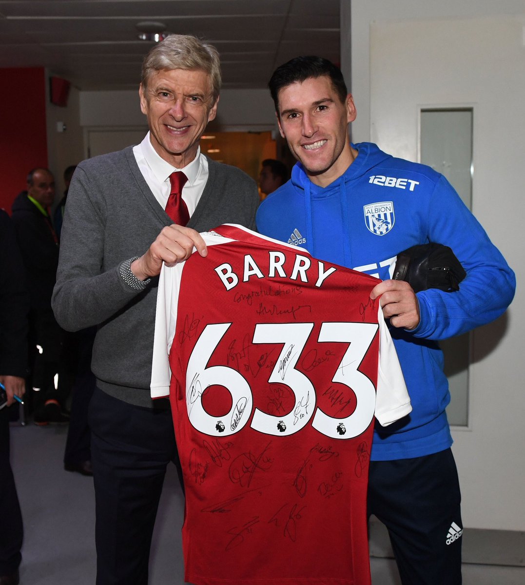 Vượt mặt huyền thoại M.U, Gareth Barry đi vào lịch sử Ngoại hạng Anh