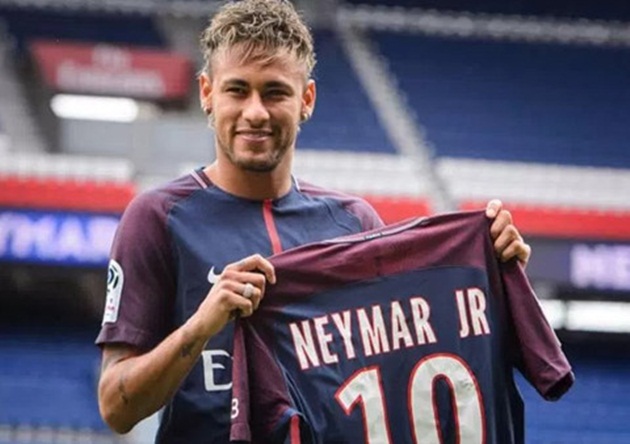 Neymar bị Cavani xúc phạm ngay lần đầu đến Paris