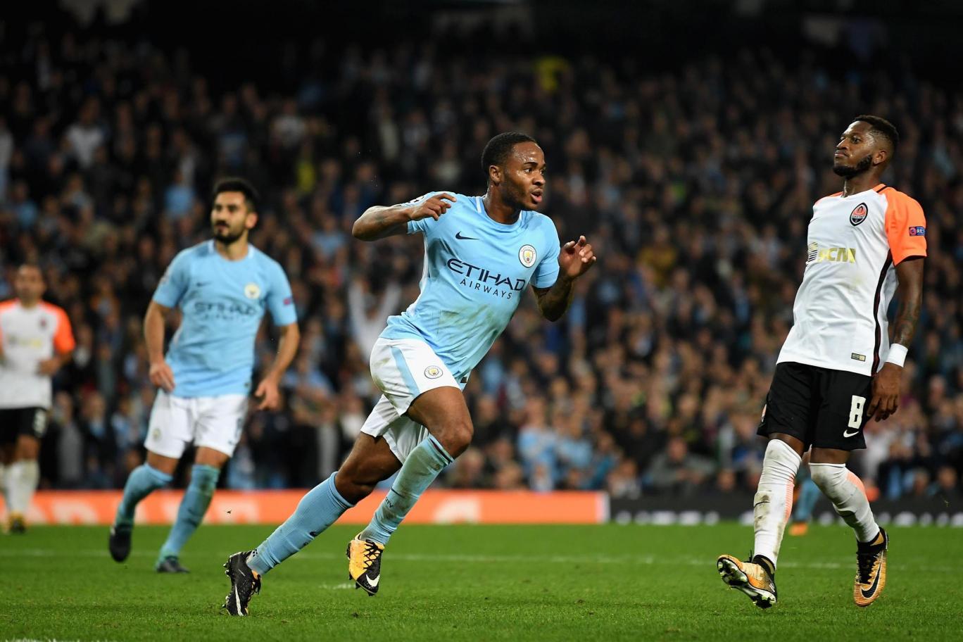Aguero hỏng 11m, Man City vẫn thắng dễ Shakhtar Donetsk