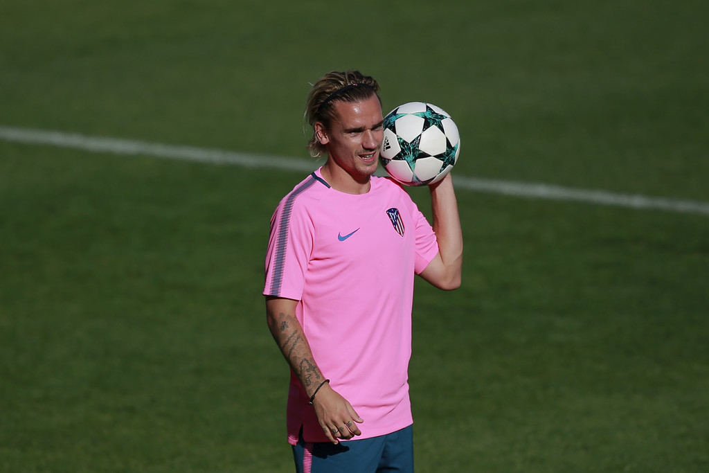 Ảnh bài viết Griezmann cùng đồng đội 'nhuộm hồng' sân tập