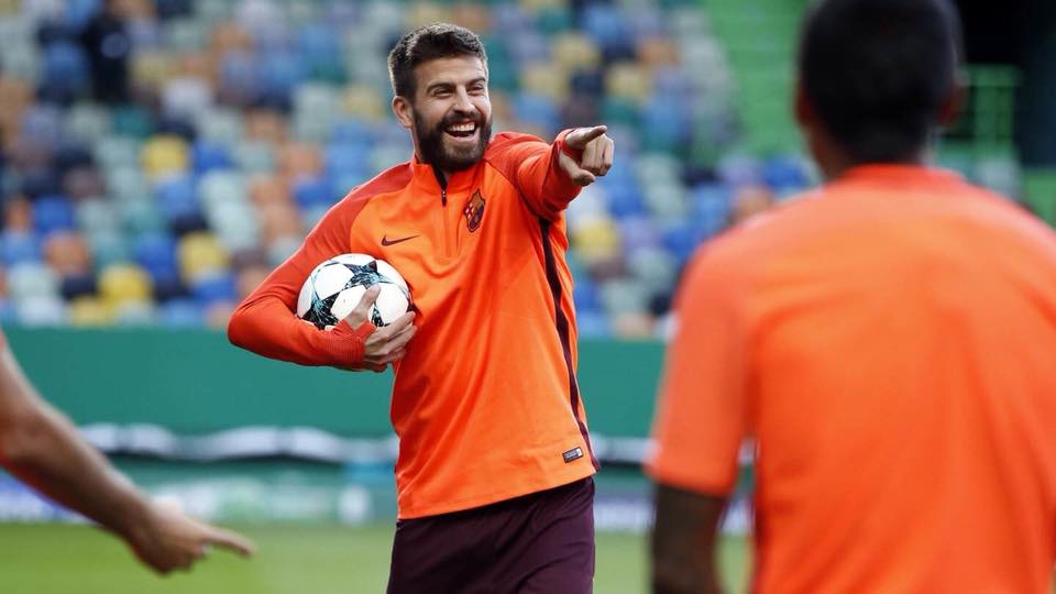Ảnh bài viết Pique cười nghiêng ngả trong buổi tập đầu của Barca tại Lisbon